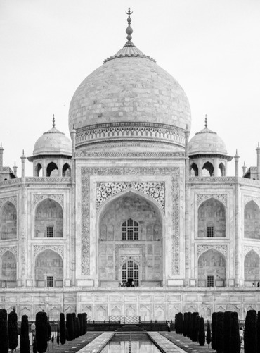 /uploads/gallery/a8330f3b-65f9-4e15-8607-d882c5f046bc_greyscale-vertical-closeup-shot-taj-mahal-building-agra-india (1) (1).jpg